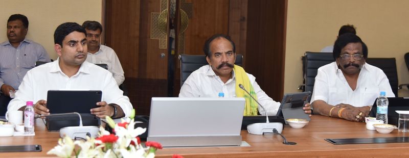 చివరి క్యాబినెట్ మీటింగ్లో ముఖ్యమంత్రి, మంత్రులు