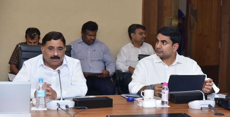 చివరి క్యాబినెట్ మీటింగ్లో ముఖ్యమంత్రి, మంత్రులు