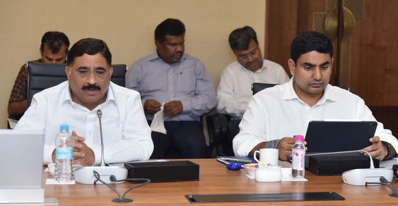 చివరి క్యాబినెట్ మీటింగ్లో ముఖ్యమంత్రి, మంత్రులు