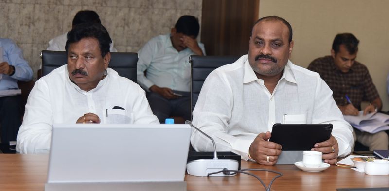 చివరి క్యాబినెట్ మీటింగ్లో ముఖ్యమంత్రి, మంత్రులు