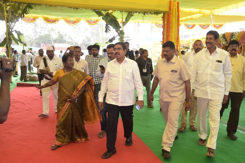 ఏపిలో పేదల ఇల్లు.. చిత్ర మాలిక