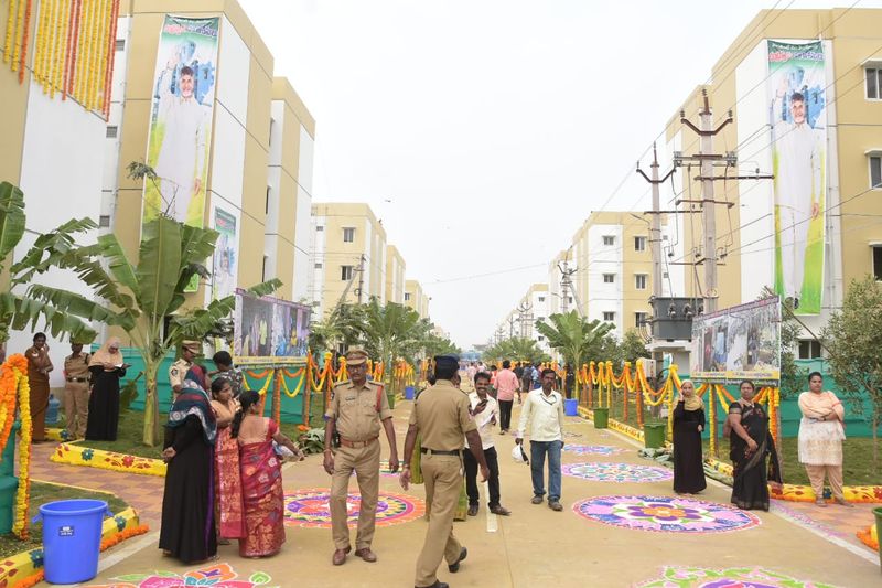 ఏపిలో పేదల ఇల్లు.. చిత్ర మాలిక