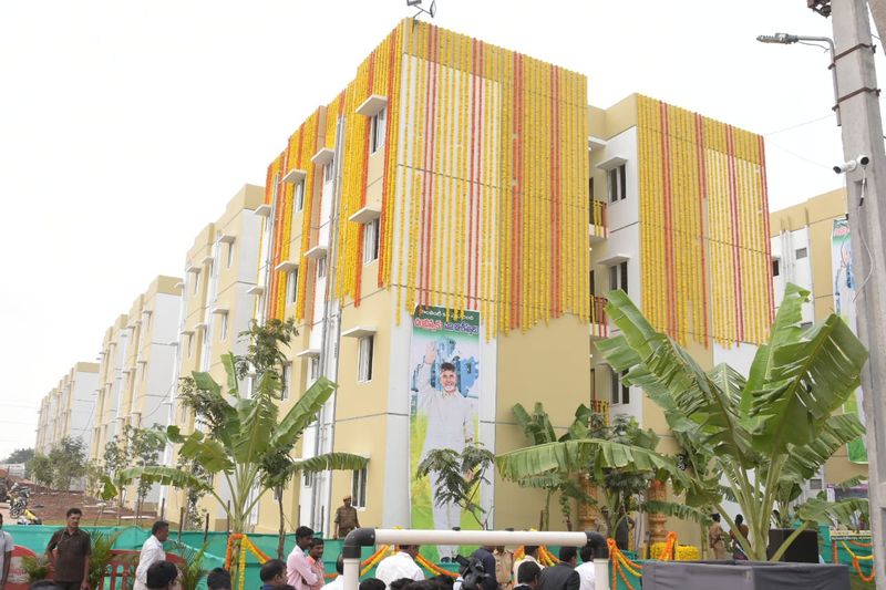 ఏపిలో పేదల ఇల్లు.. చిత్ర మాలిక