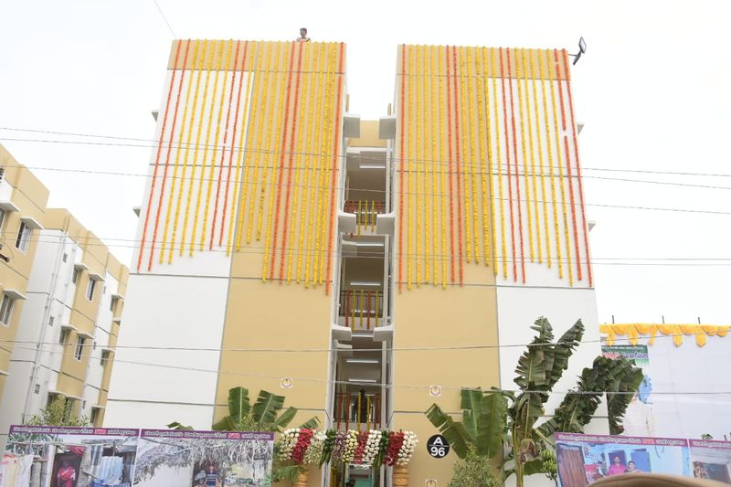 ఏపిలో పేదల ఇల్లు.. చిత్ర మాలిక