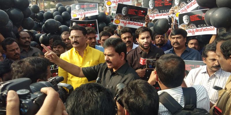 ప్రధాని పర్యటనకు వ్యతిరేకంగా టీడీపీ నిరసన (ఫోటోలు)