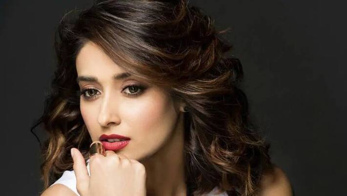 Ileana D'Cruz's 'Sleepwalking Snacker' Tweet Amuses The Internet Ileana D'Cruz's 'Sleepwalking Snacker' Tweet Amuses The Internet