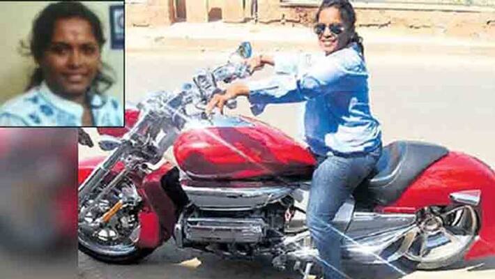 Lady rowdy sheeter attacks women in bangalore Lady rowdy sheeter attacks women in bangalore
