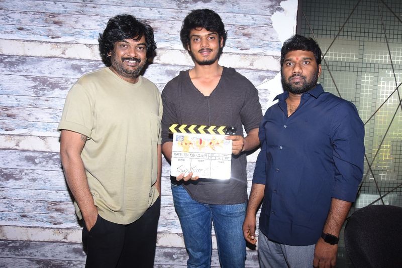 ఆకాష్ పూరి 'రొమాంటిక్' మూవీ ఓపెనింగ్ స్టిల్స్!