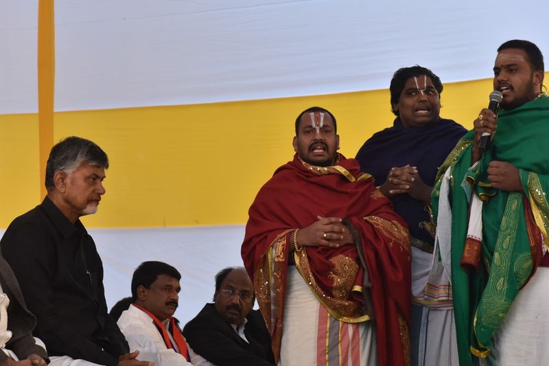 ఢిల్లీలో లో గాంధీకి నివాళులర్పించి దీక్షలో పాల్గొన్న బాబు