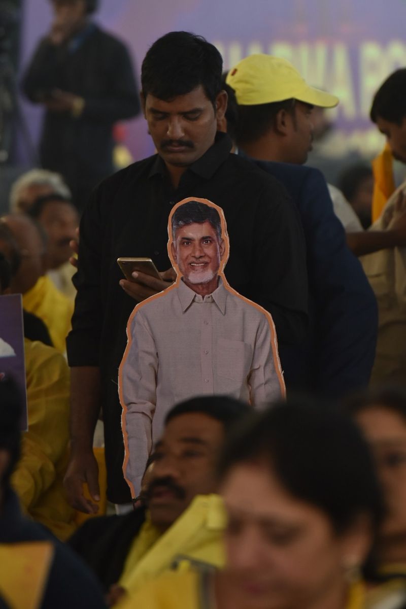 ఢిల్లీలో లో గాంధీకి నివాళులర్పించి దీక్షలో పాల్గొన్న బాబు
