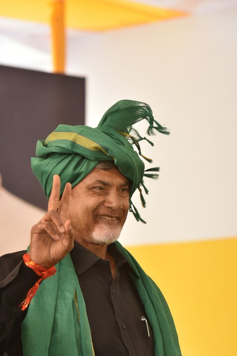 ఢిల్లీలో లో గాంధీకి నివాళులర్పించి దీక్షలో పాల్గొన్న బాబు