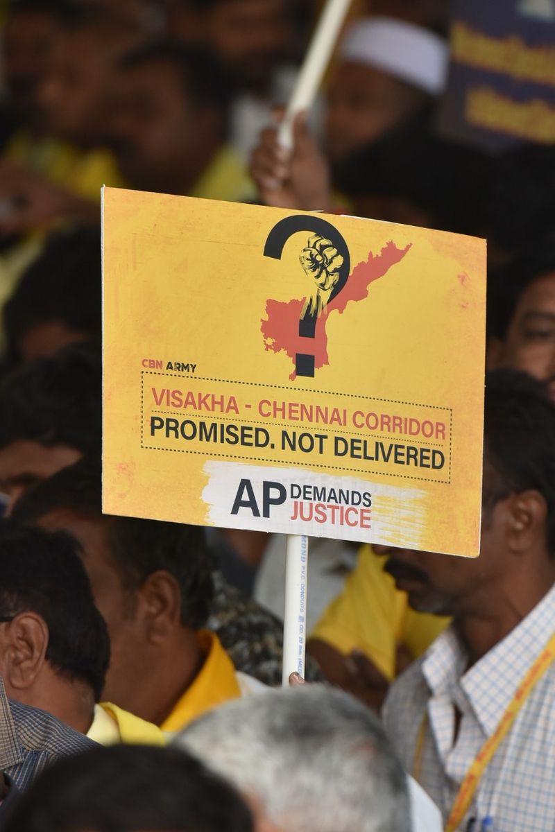 ఢిల్లీలో లో గాంధీకి నివాళులర్పించి దీక్షలో పాల్గొన్న బాబు