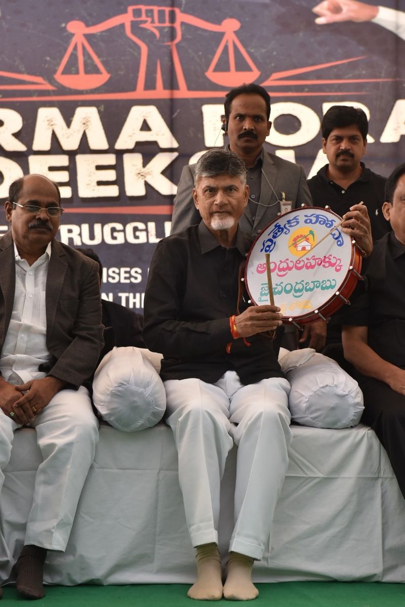 ఢిల్లీలో లో గాంధీకి నివాళులర్పించి దీక్షలో పాల్గొన్న బాబు