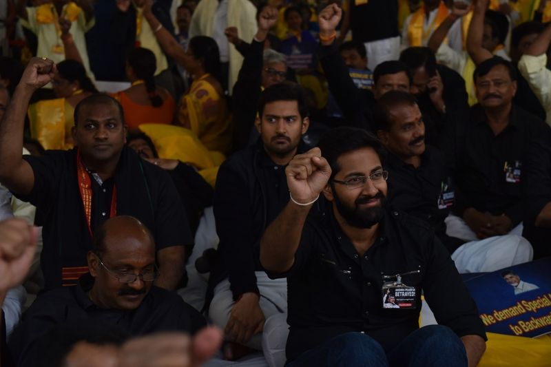 ఢిల్లీలో లో గాంధీకి నివాళులర్పించి దీక్షలో పాల్గొన్న బాబు