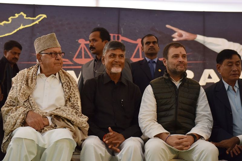 ఢిల్లీలో లో గాంధీకి నివాళులర్పించి దీక్షలో పాల్గొన్న బాబు