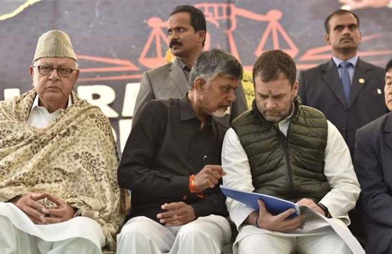 ఢిల్లీలో లో గాంధీకి నివాళులర్పించి దీక్షలో పాల్గొన్న బాబు
