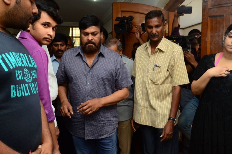 డైరెక్టర్ విజయ బాపినీడుకి సినీ తారల నివాళి (ఫొటోస్)