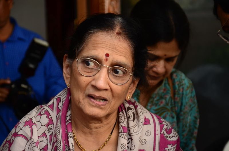 డైరెక్టర్ విజయ బాపినీడుకి సినీ తారల నివాళి (ఫొటోస్)