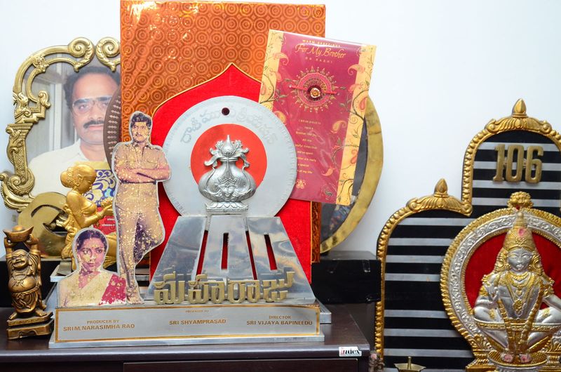 డైరెక్టర్ విజయ బాపినీడుకి సినీ తారల నివాళి (ఫొటోస్)