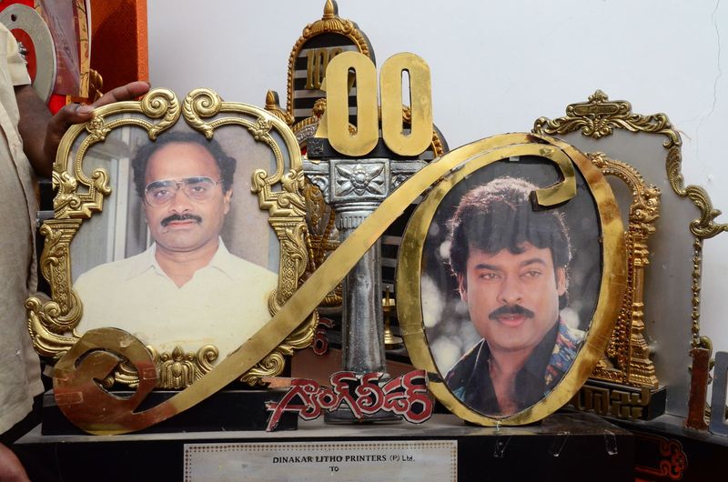 డైరెక్టర్ విజయ బాపినీడుకి సినీ తారల నివాళి (ఫొటోస్)