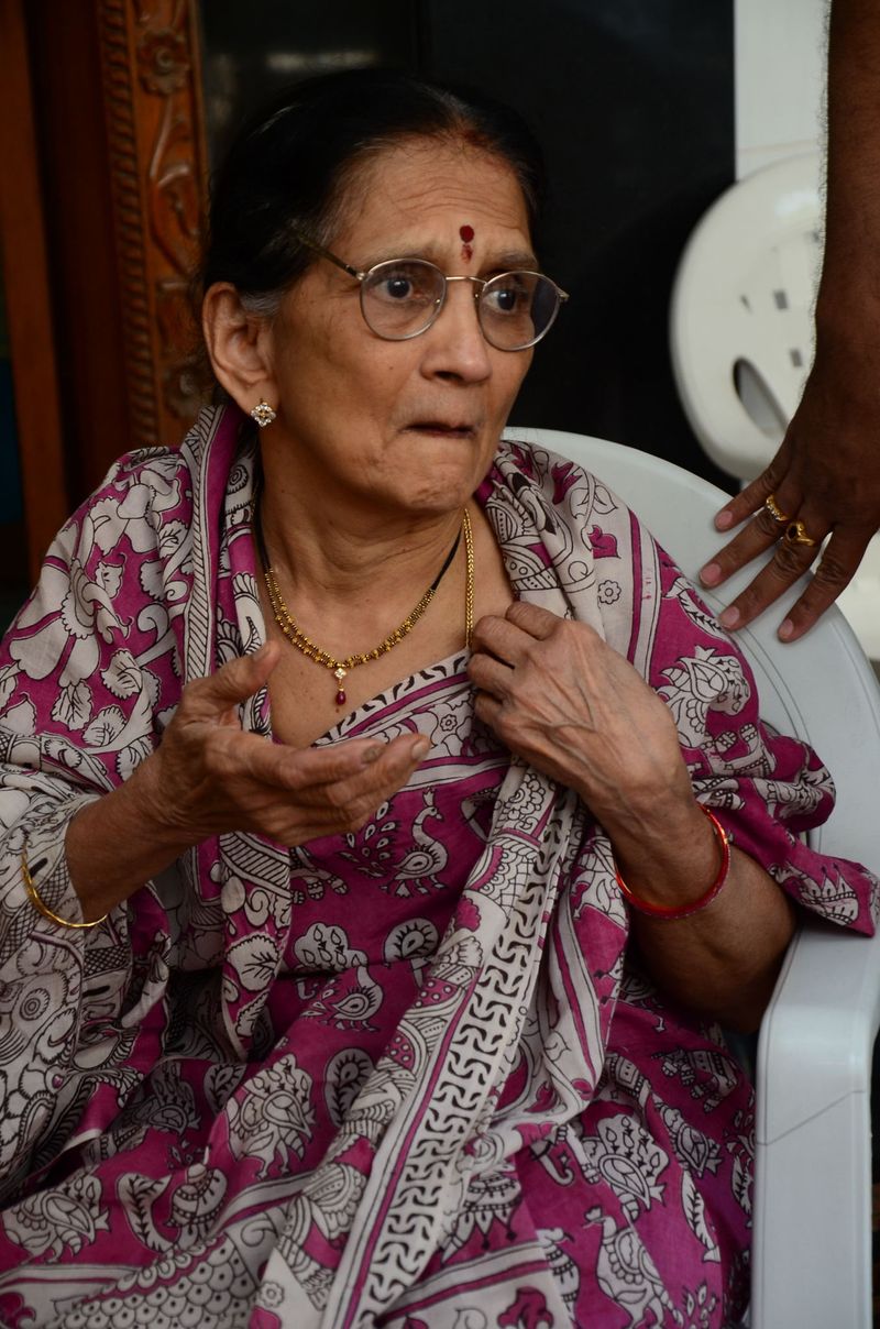 డైరెక్టర్ విజయ బాపినీడుకి సినీ తారల నివాళి (ఫొటోస్)