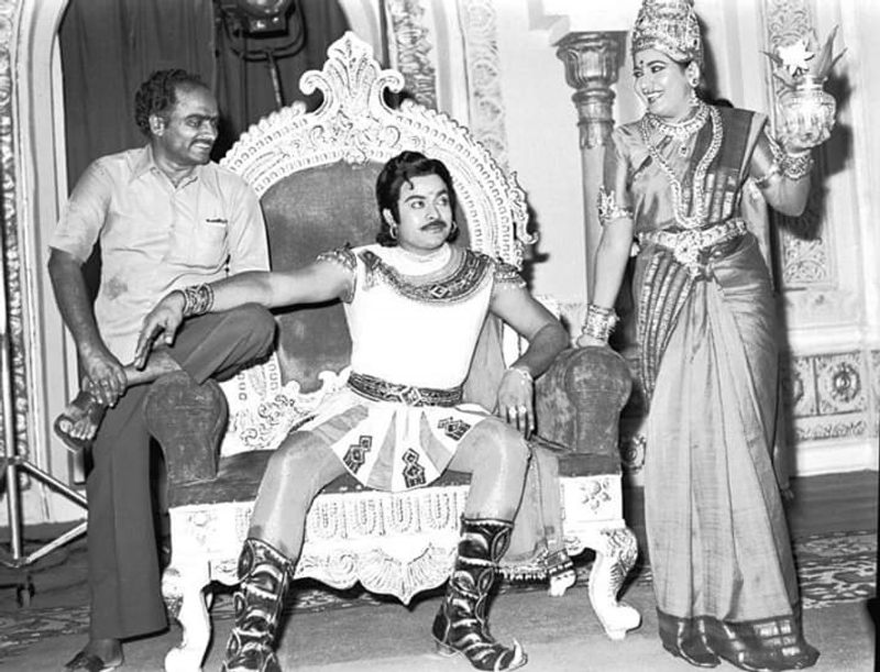 మెగా విజయ బాపినీడు