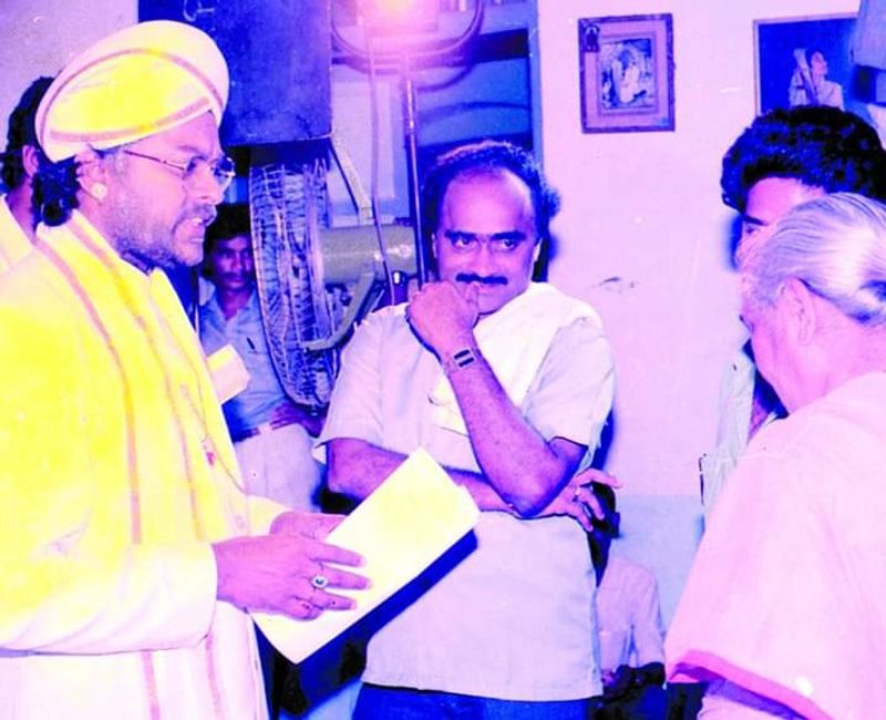మెగా విజయ బాపినీడు