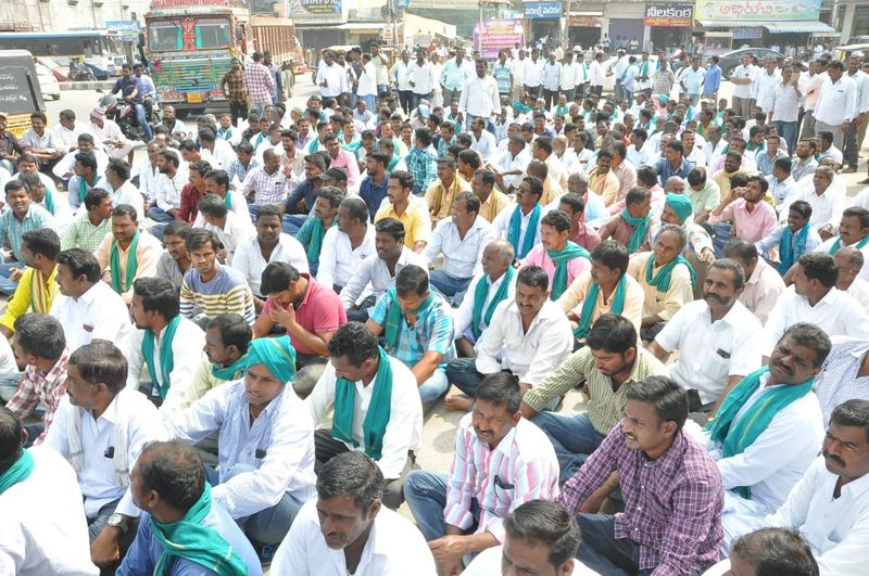 నిజామాబాదులో కదం తొక్కిన ఎర్రజొన్న, పసుపు రైతులు