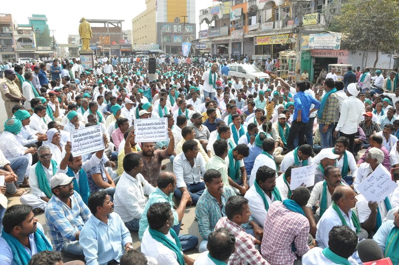 నిజామాబాదులో కదం తొక్కిన ఎర్రజొన్న, పసుపు రైతులు