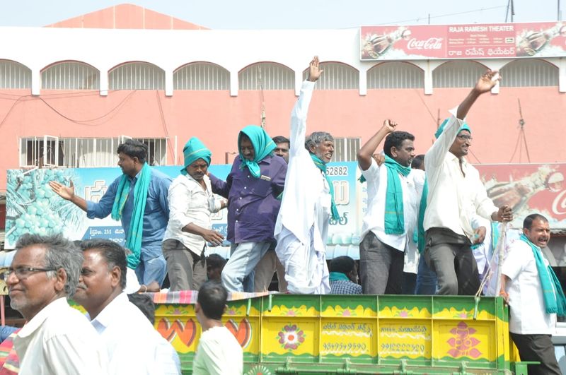 నిజామాబాదులో కదం తొక్కిన ఎర్రజొన్న, పసుపు రైతులు