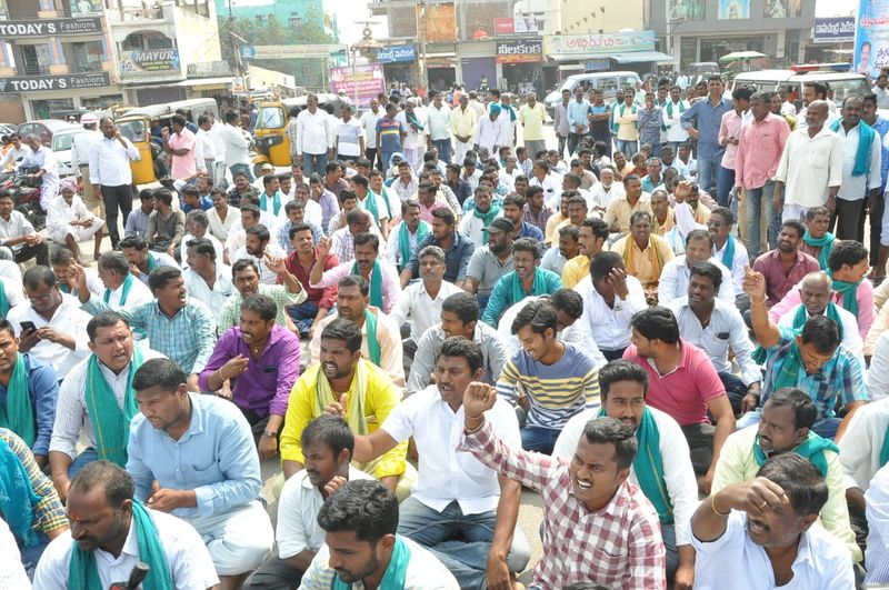 నిజామాబాదులో కదం తొక్కిన ఎర్రజొన్న, పసుపు రైతులు