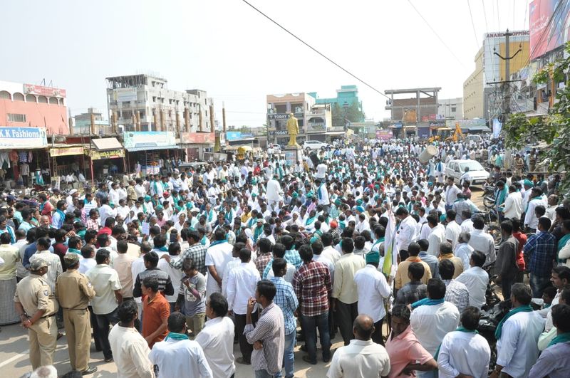 నిజామాబాదులో కదం తొక్కిన ఎర్రజొన్న, పసుపు రైతులు
