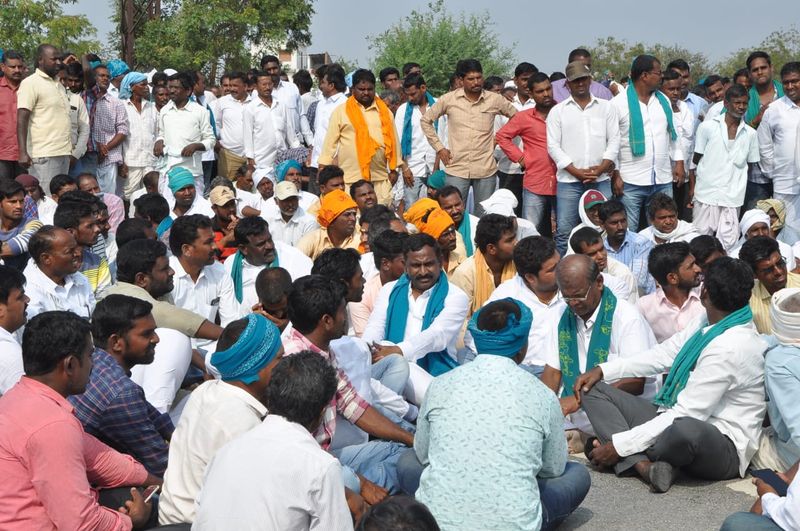 నిజామాబాదులో కదం తొక్కిన ఎర్రజొన్న, పసుపు రైతులు