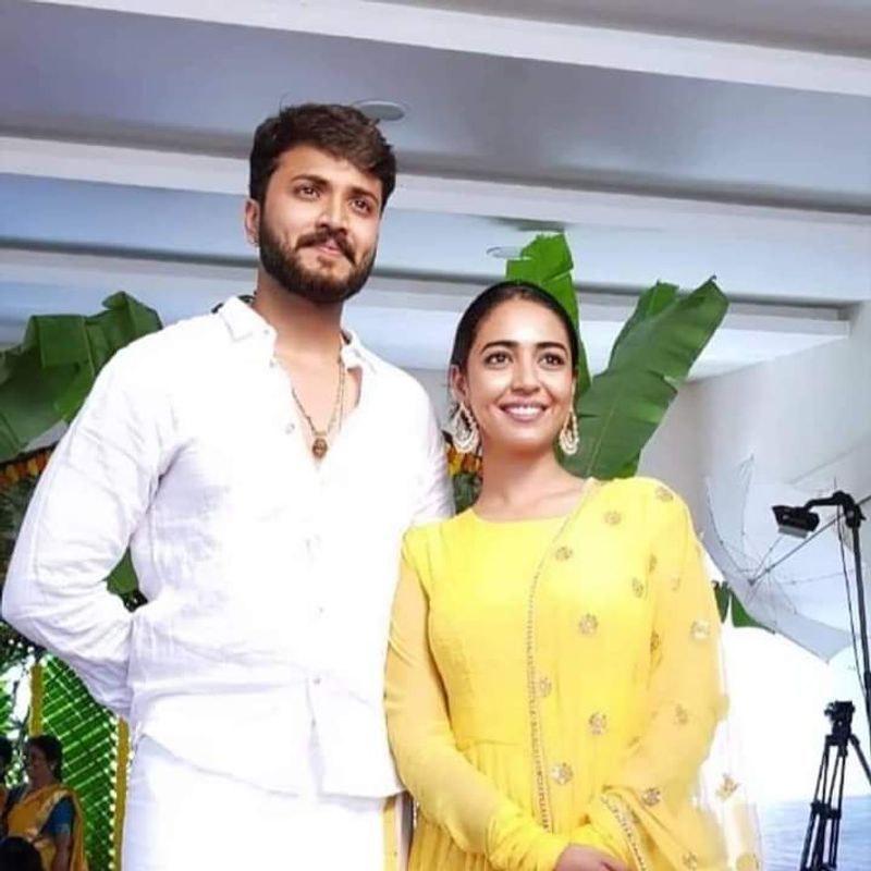 Agnisaakshi fame Vijay Surya gets married with relative Chaitra