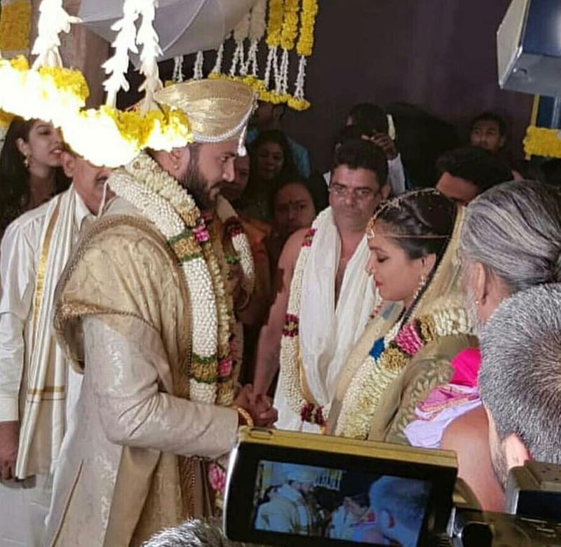 Agnisaakshi fame Vijay Surya gets married with relative Chaitra