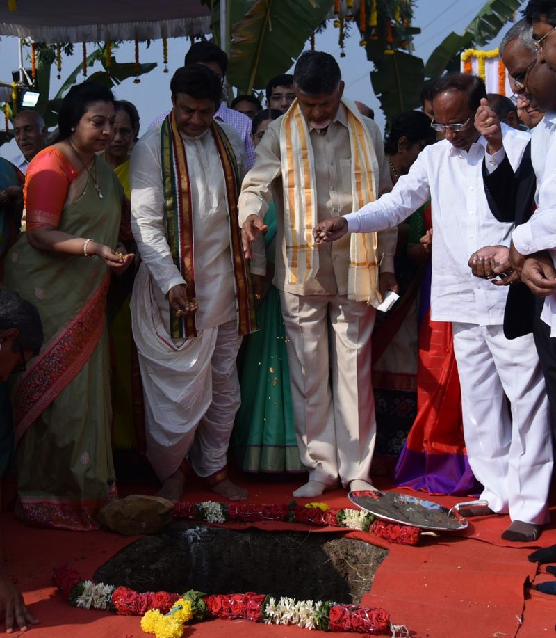 బసవతారకం క్యాన్సర్ హాస్పిటల్ శంకుస్థాపనలో బాలయ్య, చంద్రబాబు దంపతులు