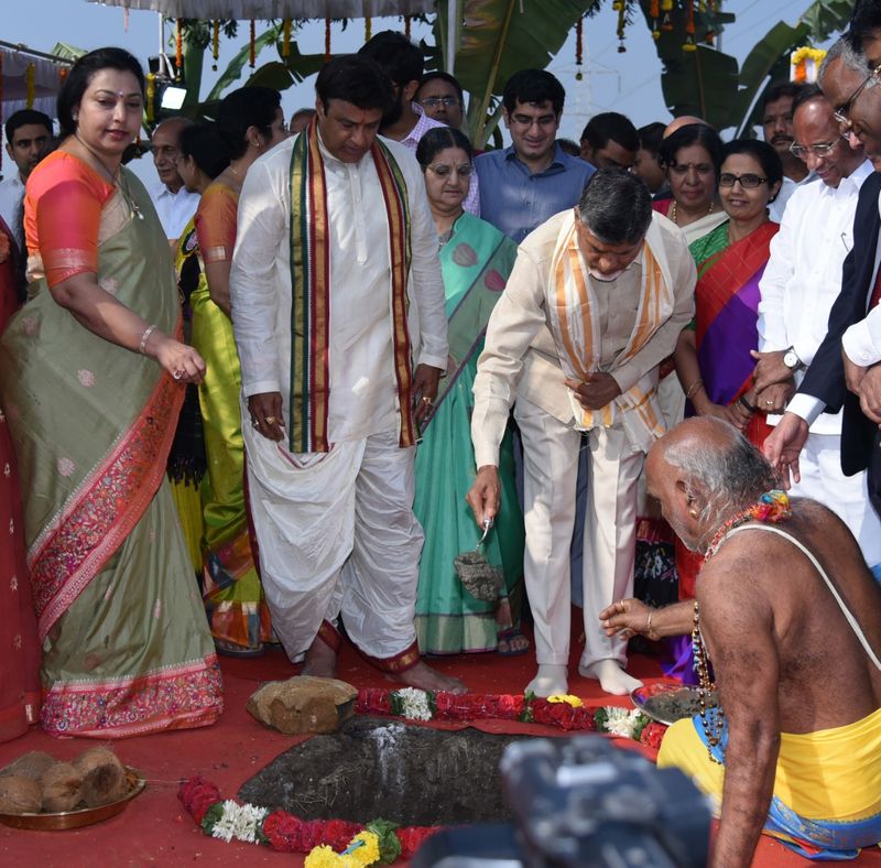 బసవతారకం క్యాన్సర్ హాస్పిటల్ శంకుస్థాపనలో బాలయ్య, చంద్రబాబు దంపతులు