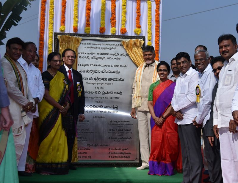 బసవతారకం క్యాన్సర్ హాస్పిటల్ శంకుస్థాపనలో బాలయ్య, చంద్రబాబు దంపతులు