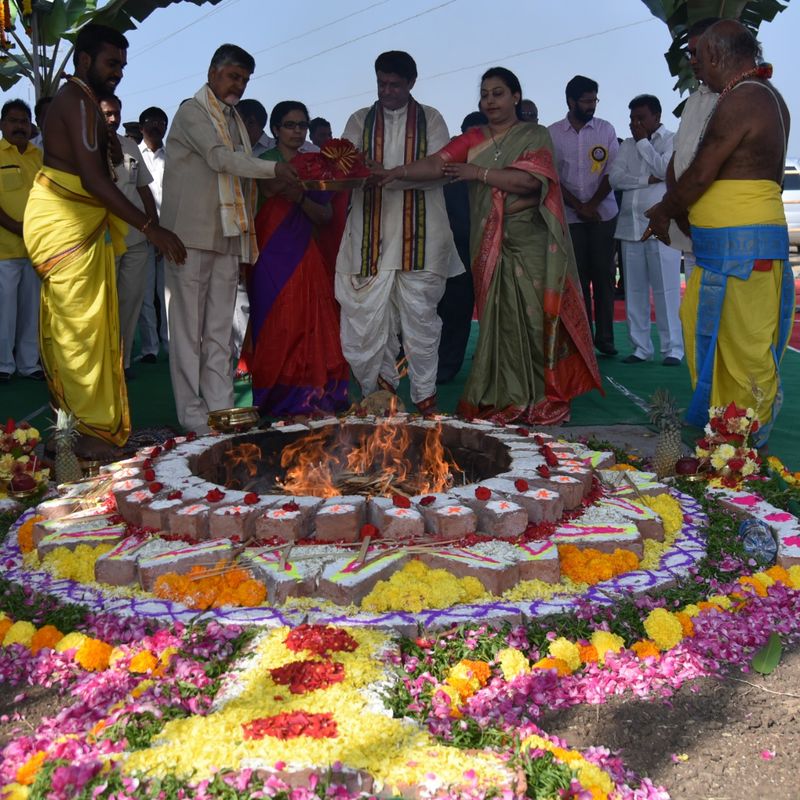 బసవతారకం క్యాన్సర్ హాస్పిటల్ శంకుస్థాపనలో బాలయ్య, చంద్రబాబు దంపతులు