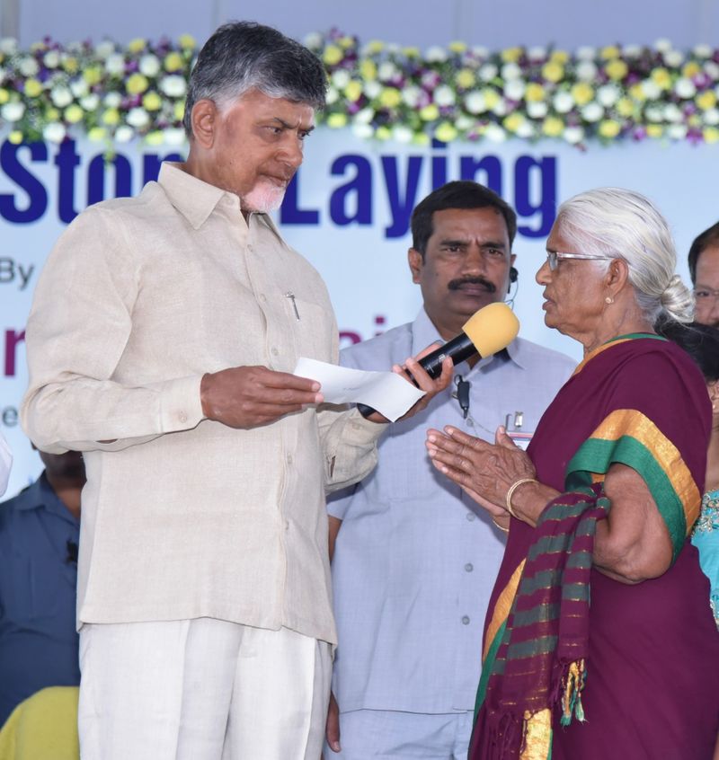 బసవతారకం క్యాన్సర్ హాస్పిటల్ శంకుస్థాపనలో బాలయ్య, చంద్రబాబు దంపతులు