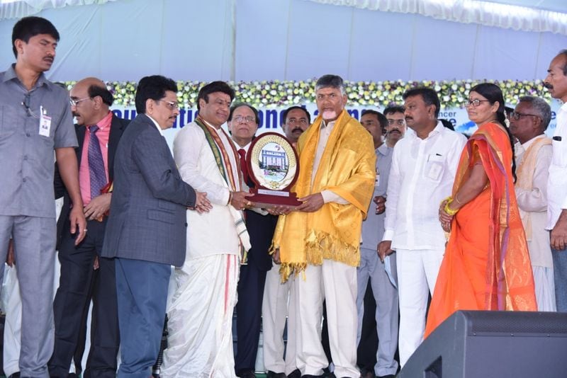 బసవతారకం క్యాన్సర్ హాస్పిటల్ శంకుస్థాపనలో బాలయ్య, చంద్రబాబు దంపతులు