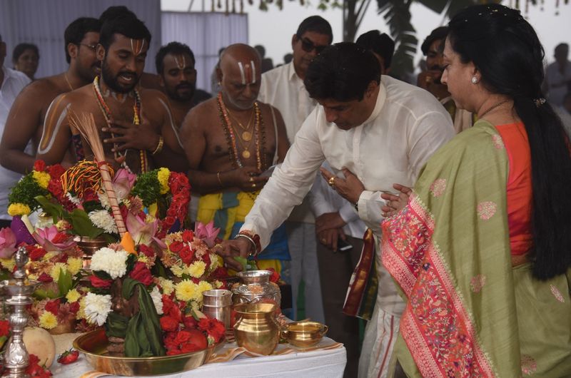 బసవతారకం క్యాన్సర్ హాస్పిటల్ శంకుస్థాపనలో బాలయ్య, చంద్రబాబు దంపతులు
