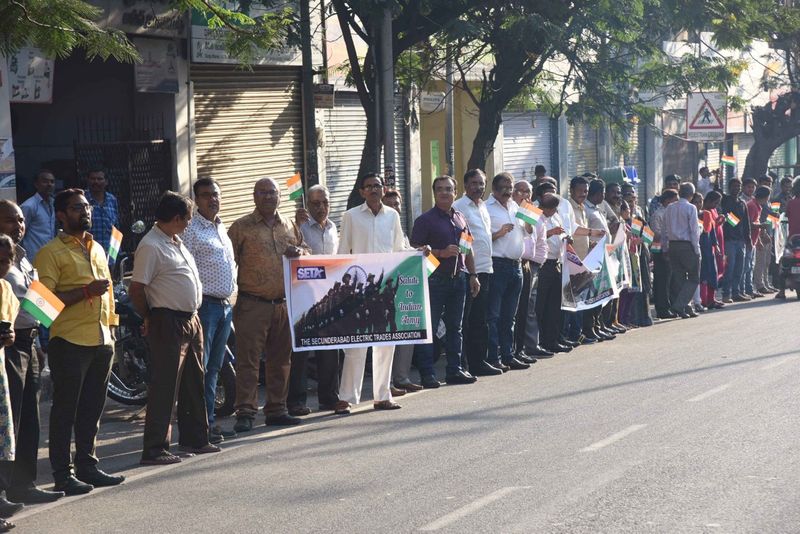 సహచరుల మృతికి హైదరాబాద్లో సీఆర్ఫీపిఎఫ్ దళాల సంతాపం