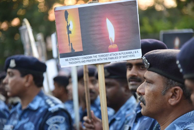సహచరుల మృతికి హైదరాబాద్లో సీఆర్ఫీపిఎఫ్ దళాల సంతాపం