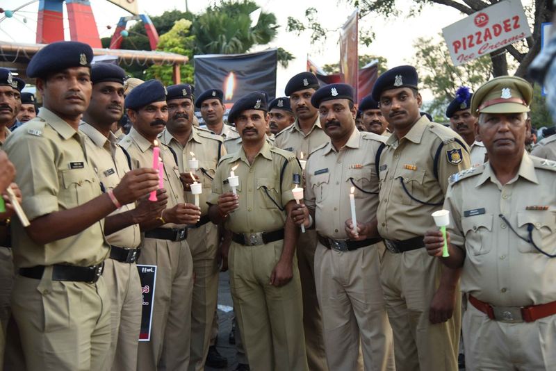 సహచరుల మృతికి హైదరాబాద్లో సీఆర్ఫీపిఎఫ్ దళాల సంతాపం