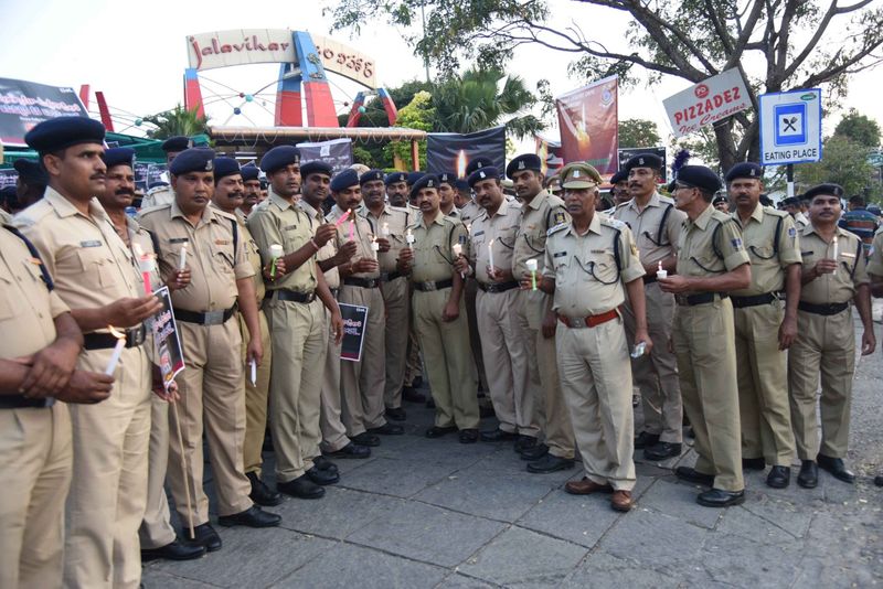 సహచరుల మృతికి హైదరాబాద్లో సీఆర్ఫీపిఎఫ్ దళాల సంతాపం