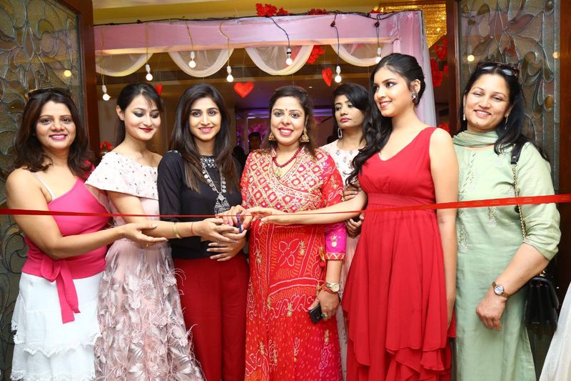 వర్షిణి - యషు మాశెట్టి - మోడల్ నిలోఫర్ గ్రెస్
