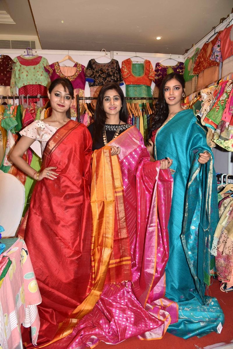వర్షిణి - యషు మాశెట్టి - మోడల్ నిలోఫర్ గ్రెస్