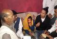 kailash kher meet with shaheed vijay kumar family and give 10 lakhs