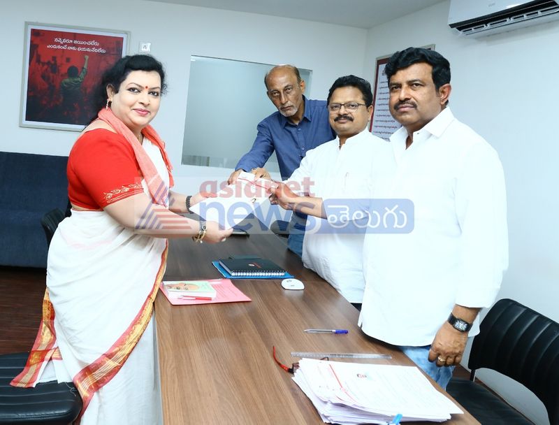 జనసేనాని మాటలతో మహిళలు పెద్దయెత్తున ముందుకు వస్తున్నారు. ప్రతి రోజు స్క్రీనింగ్ కమిటీ ముందుకు వచ్చే ఆశావహుల్లో మహిళల సంఖ్య గణనీయంగా ఉంటోంది.